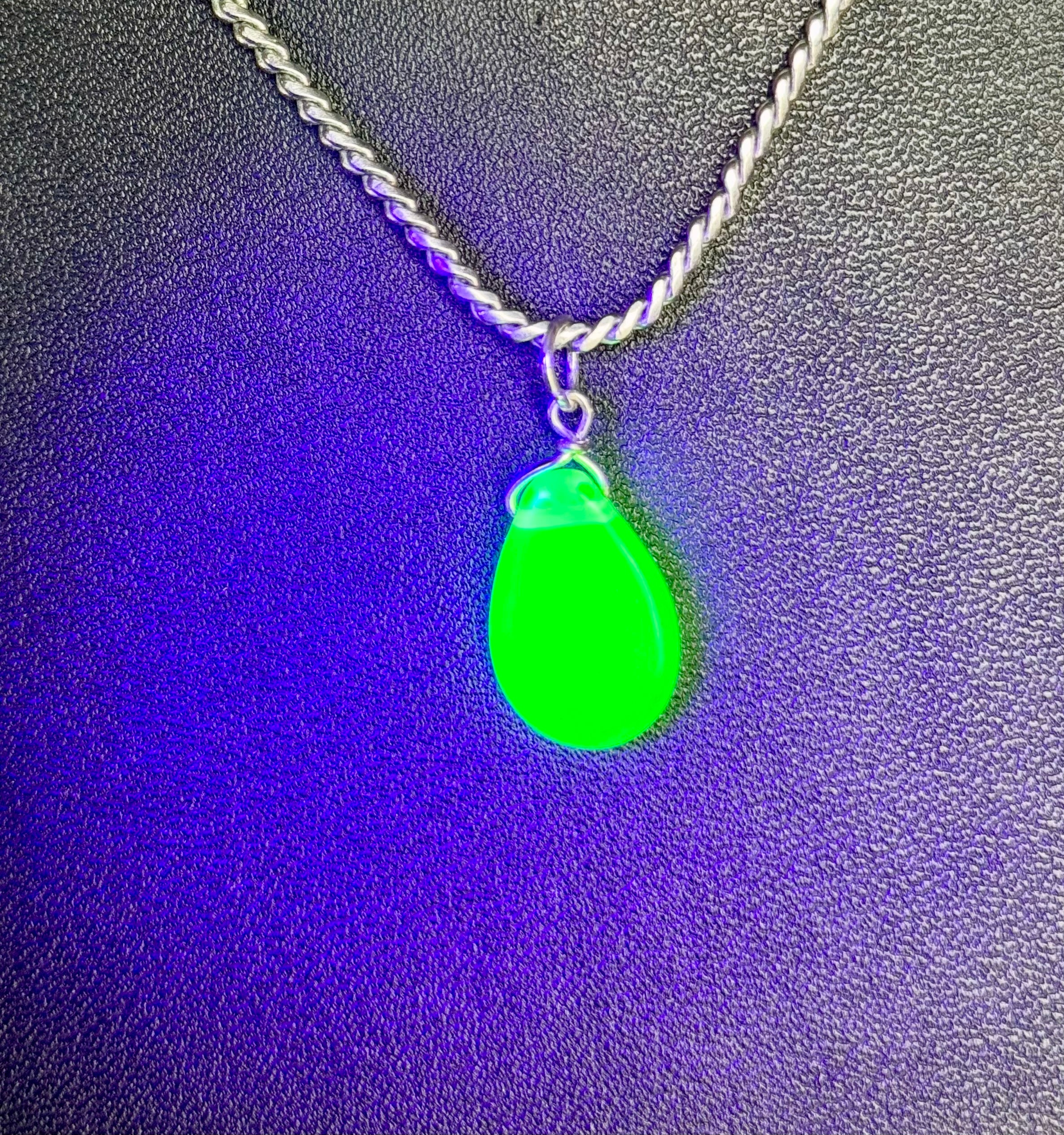 *URANIUM GLASS* bead pendant necklace