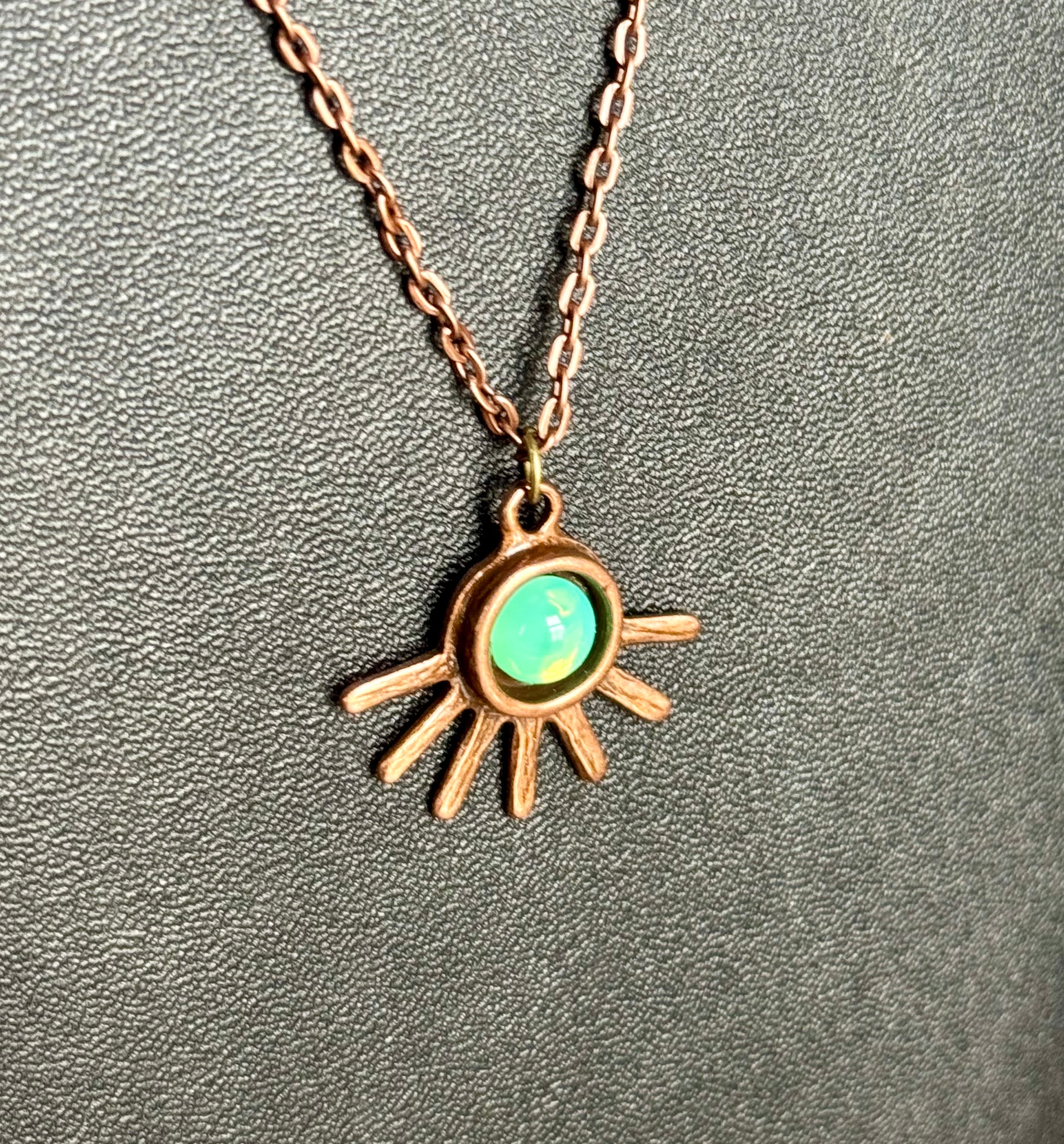 *URANIUM GLASS* vintage pendant necklace