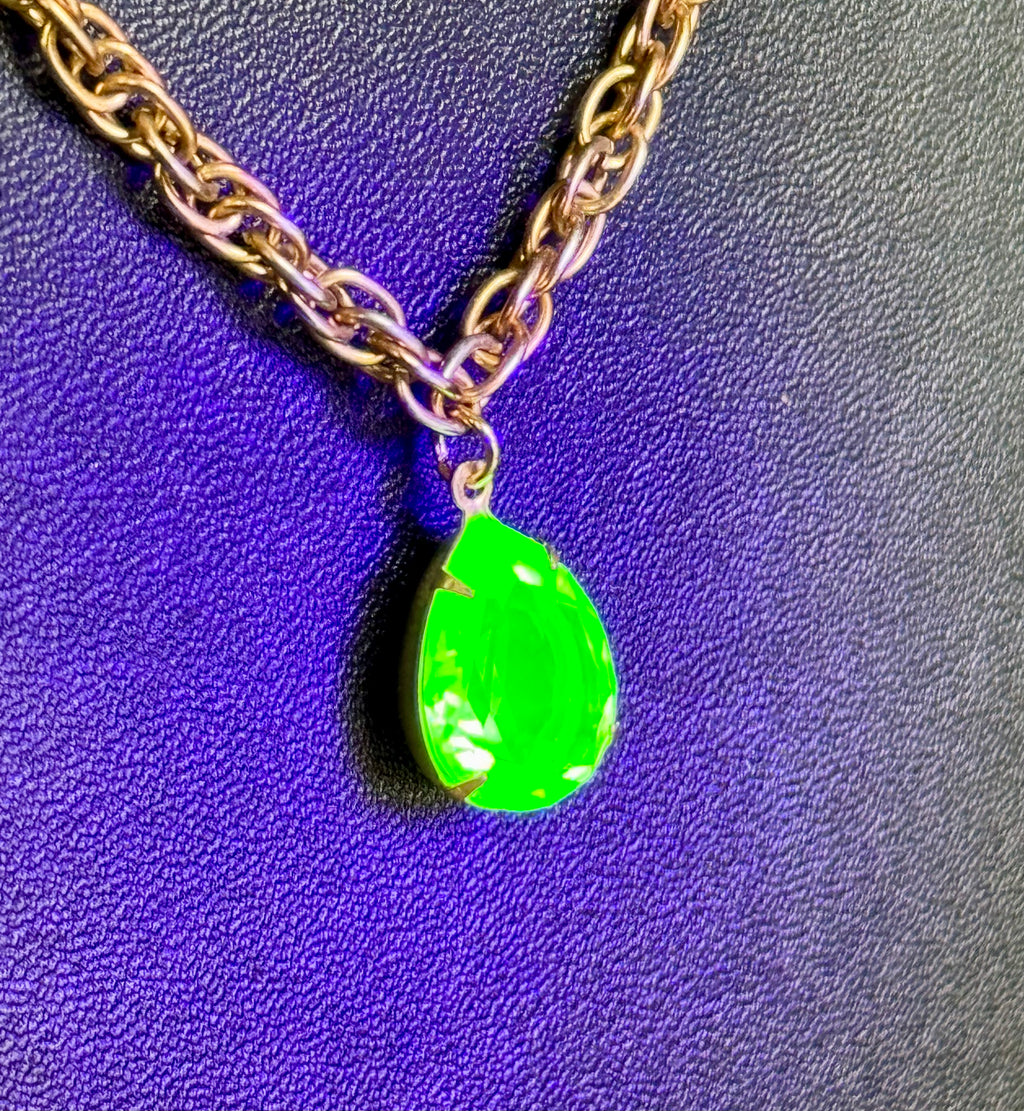 *URANIUM GLASS* pendant necklace
