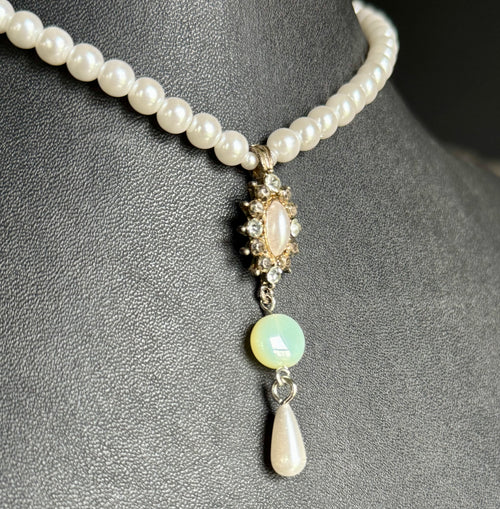*URANIUM GLASS* pearl style regal choker necklace
