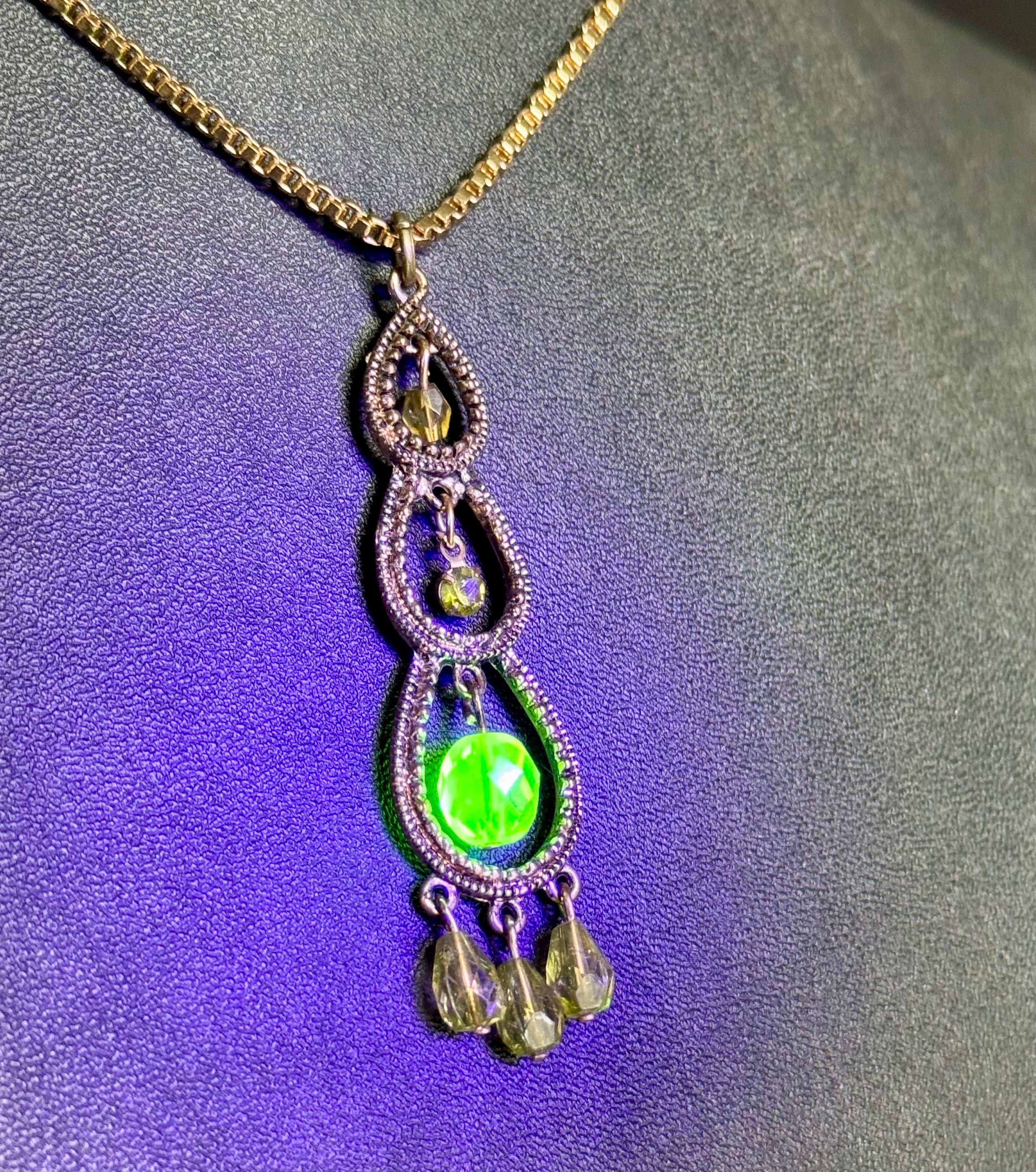 *URANIUM GLASS* vintage pendant necklace