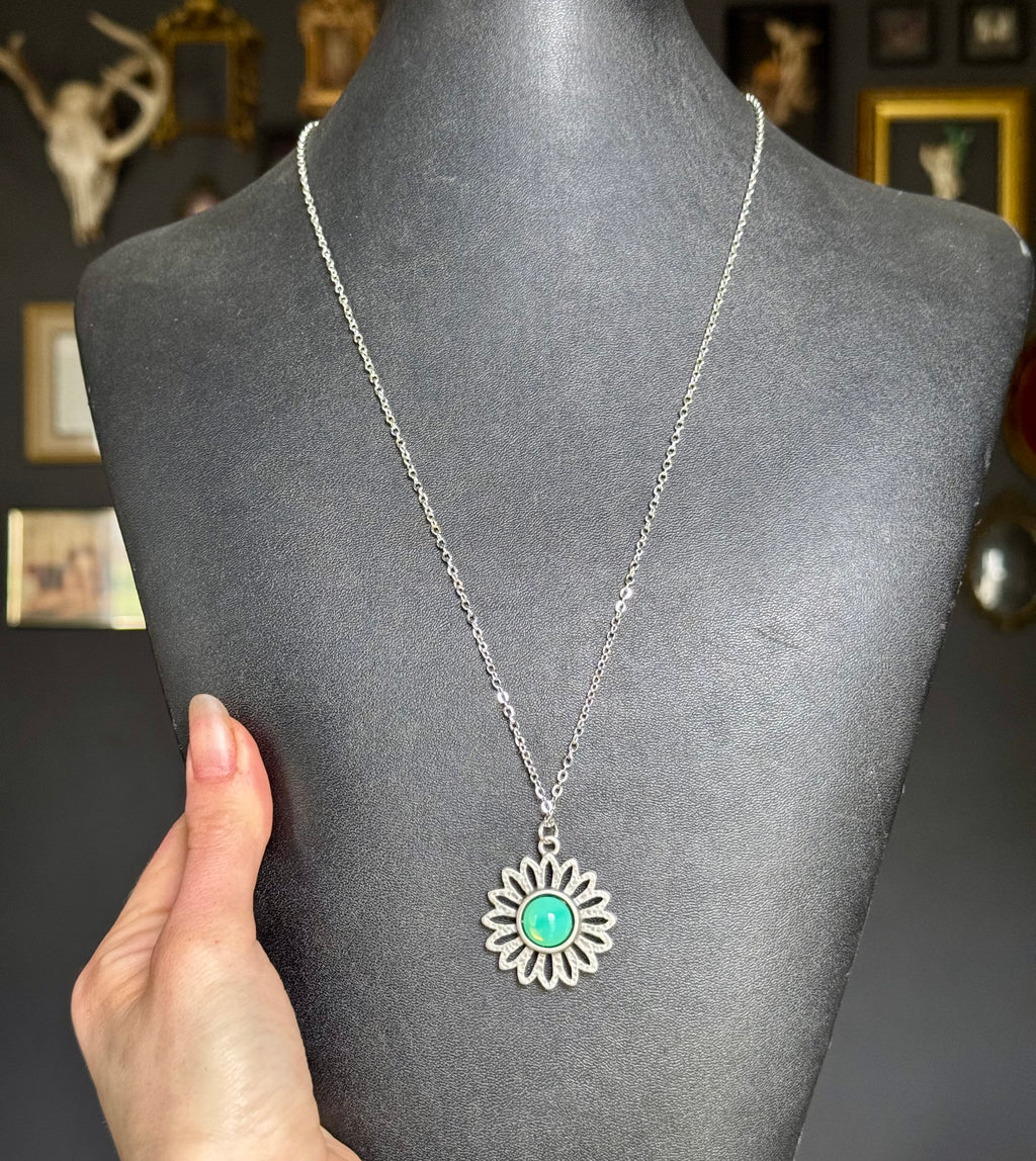 *URANIUM GLASS* vintage pendant necklace