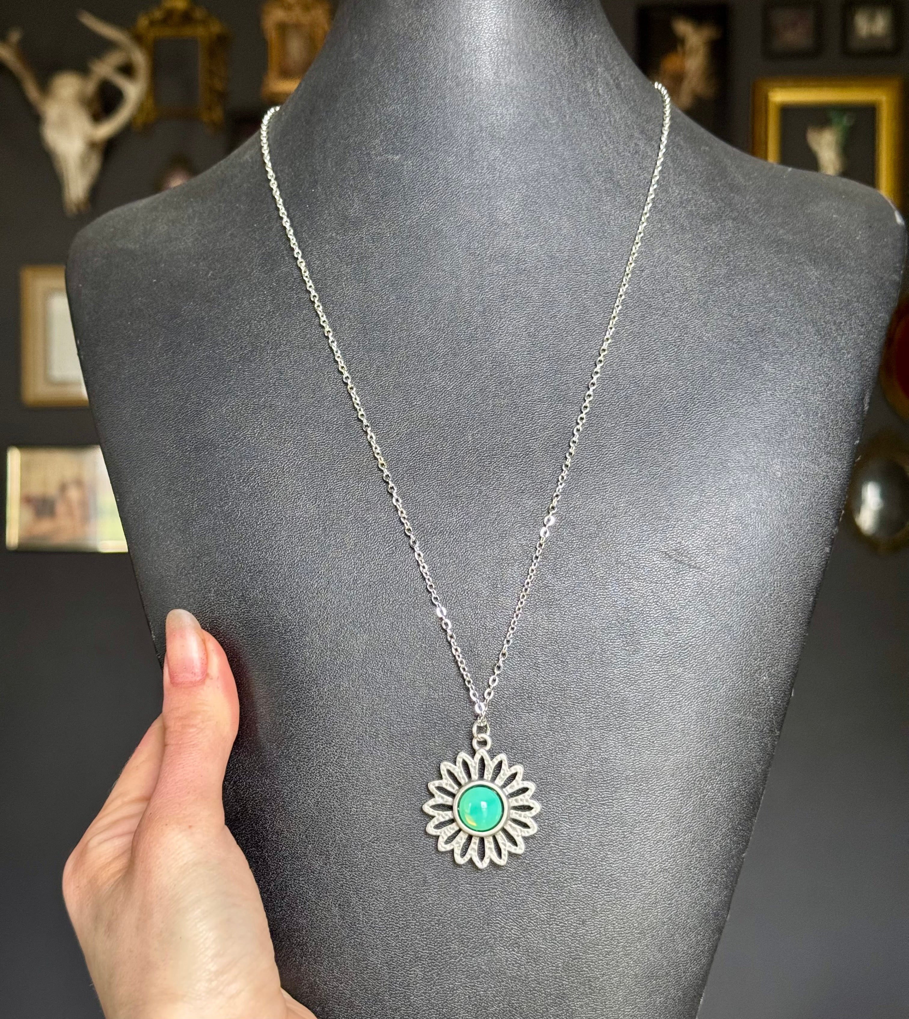 *URANIUM GLASS* vintage pendant necklace