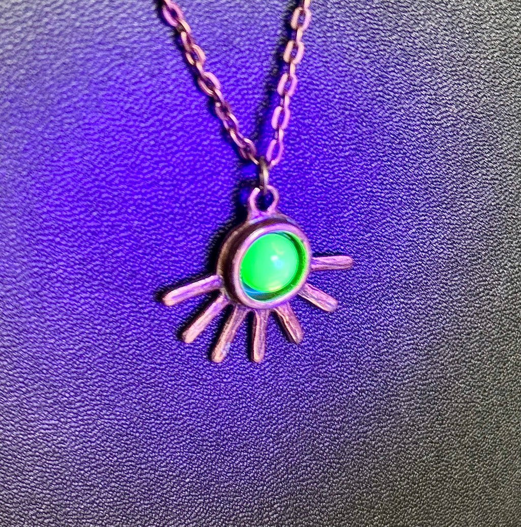 *URANIUM GLASS* vintage pendant necklace