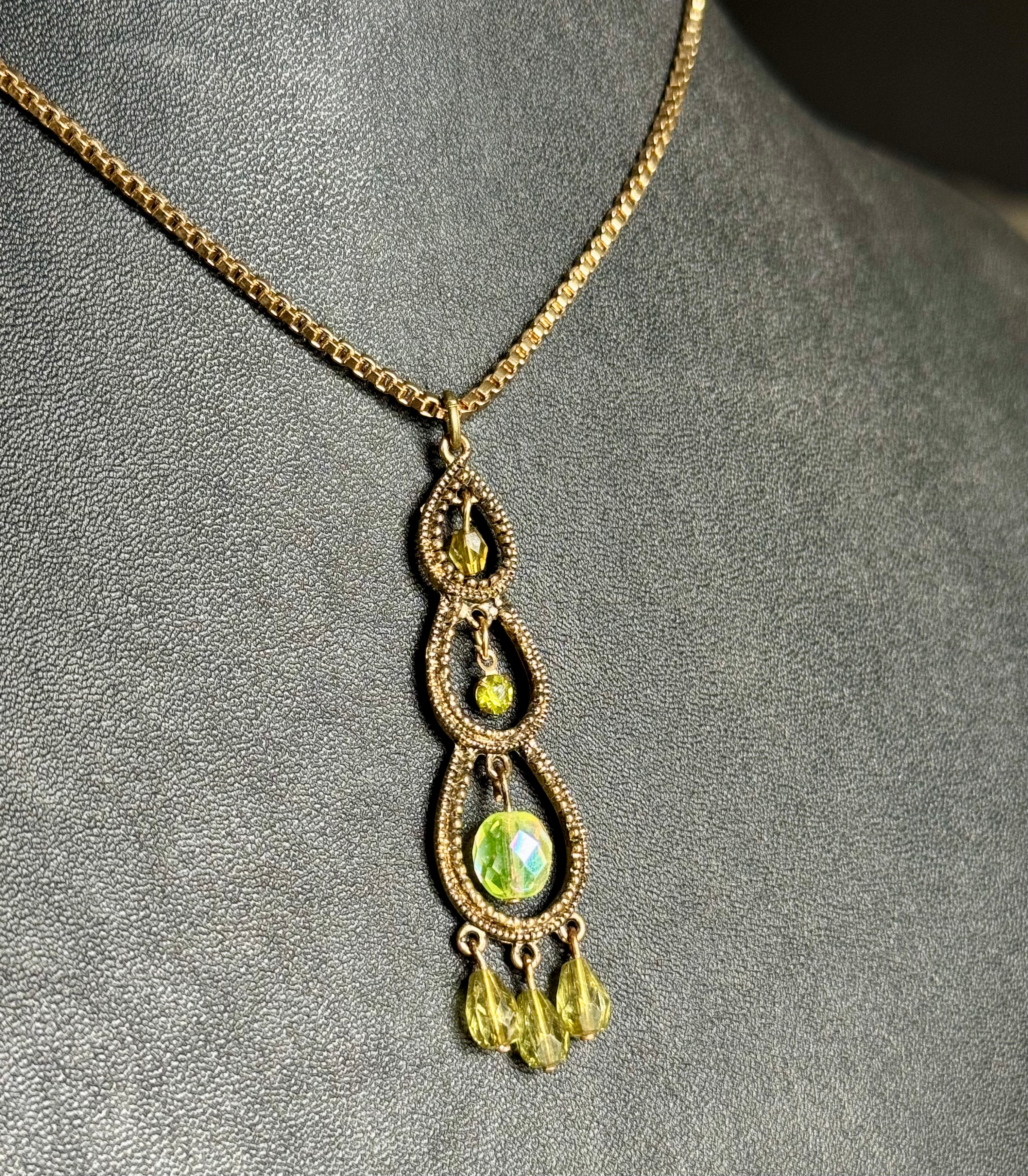 *URANIUM GLASS* vintage pendant necklace