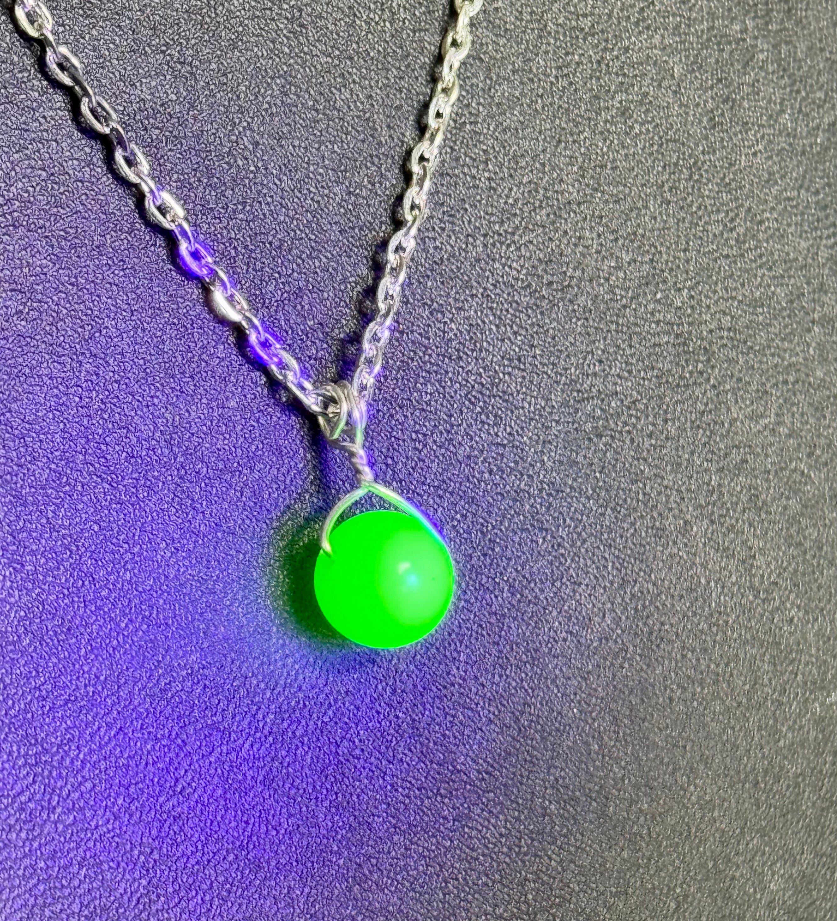 *URANIUM GLASS* bead pendant necklace